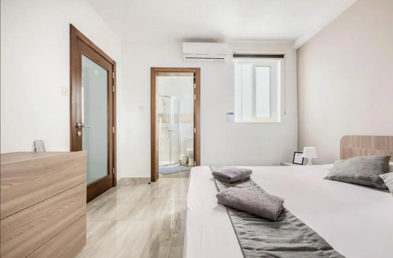 Homestay F8 Room 1, Private Double Room With Private Bathroom In Shared Flat Msida Malta