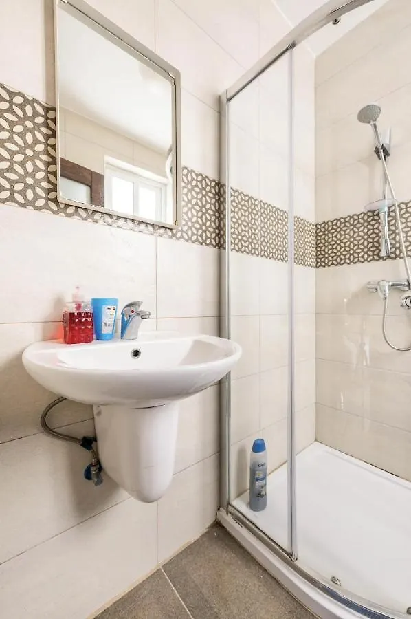 F8 Room 1, Private Double Room With Private Bathroom In Shared Flat Msida Homestay