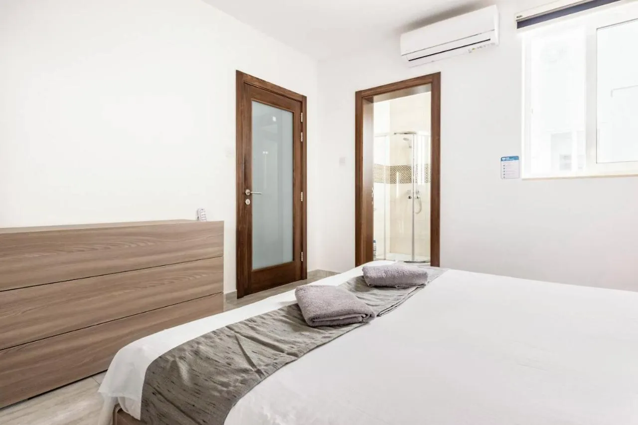 Homestay F8 Room 1, Private Double Room With Private Bathroom In Shared Flat Msida